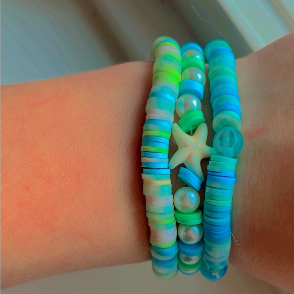 A 3 piece bracelet set!